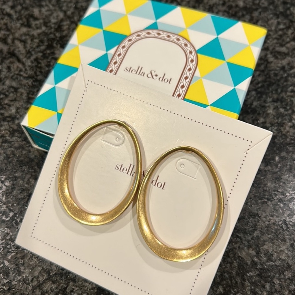 NEW IN BOX BEAUTIFUL GOLD STELLA & DOT "GEORGIA" HOOPS